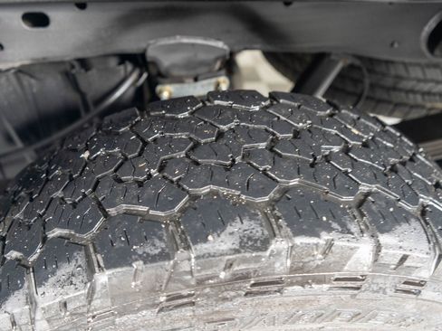 Used 2011 GMC Sierra 2500 SLT w/ SLT Convenience Package image 25