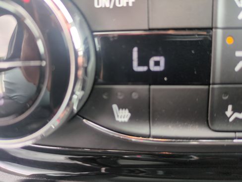 Used 2024 Chevrolet Trax RS FWD image 21