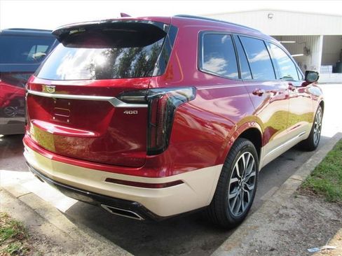 Used 2024 Cadillac XT6 Sport w/ Technology Package image 4