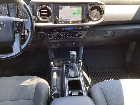 Used 2017 Toyota Tacoma TRD Off-Road AWD/4WD image 16