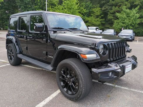 Used 2022 Jeep Wrangler Unlimited Sahara AWD/4WD image 2