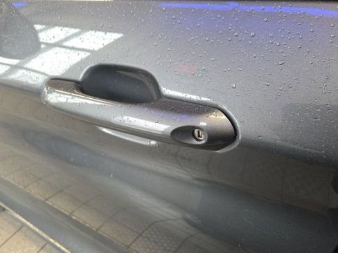 Used 2022 Ford Explorer XLT w/ Equipment Group 202A image 22