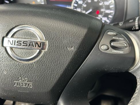 Used 2017 Nissan Pathfinder SV image 31