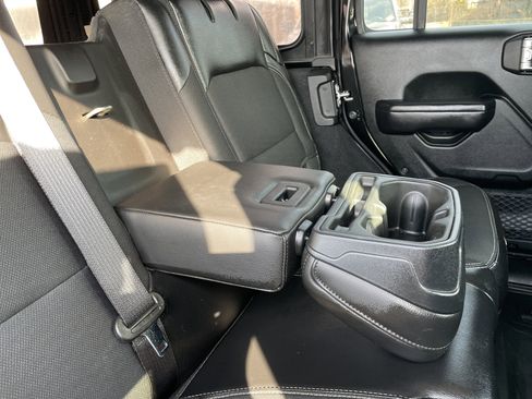 Used 2020 Jeep Wrangler Unlimited Sport image 19