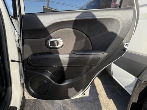 Used 2015 Kia Soul + image 20