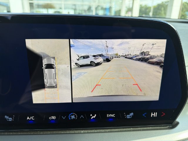 Used 2025 Chevrolet Traverse LT w/ Driver Confidence Package FWD image 26