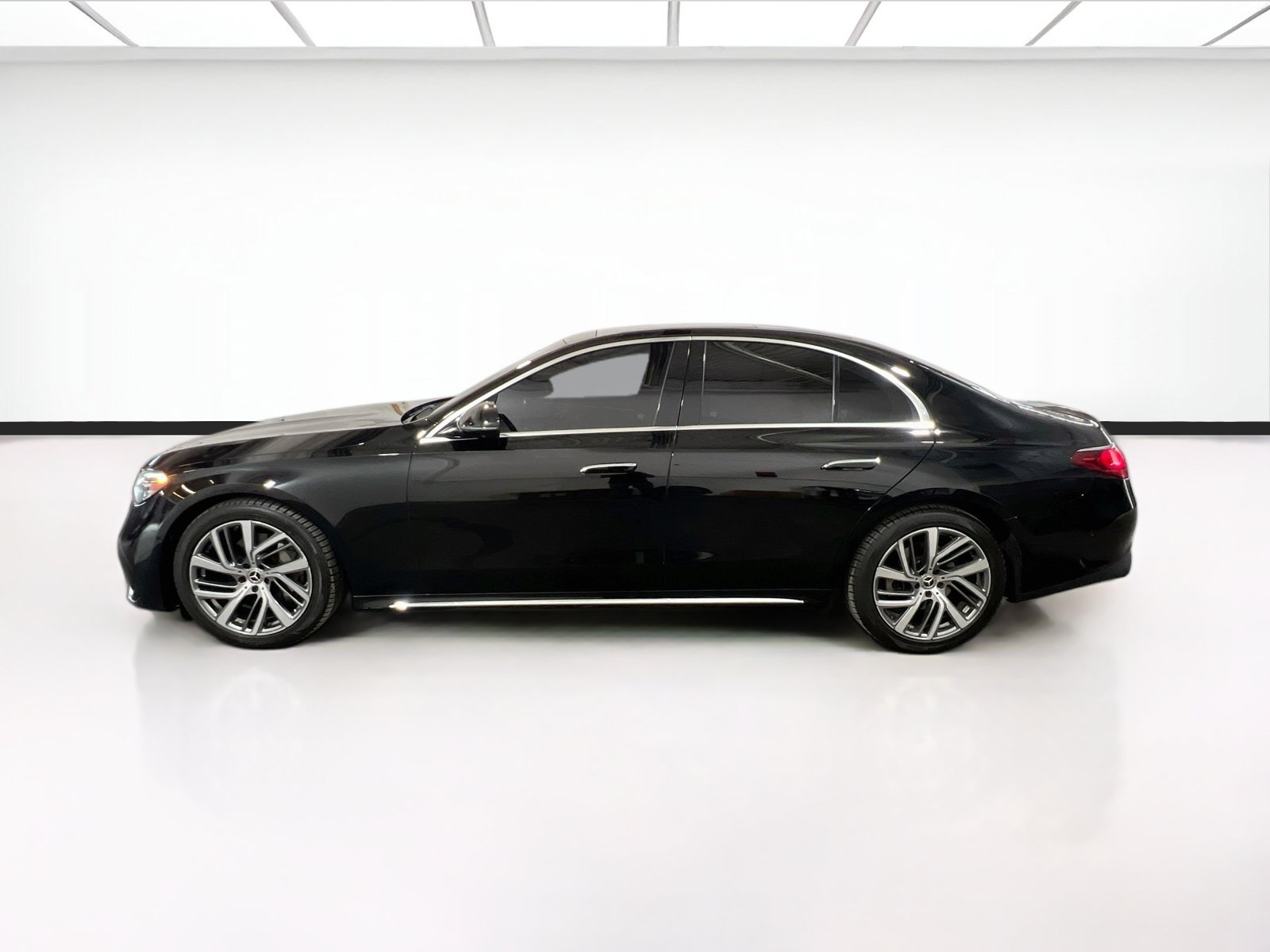 Used 2024 Mercedes-Benz E 350 4MATIC Sedan image 24