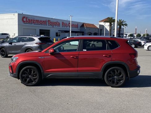 Used 2022 Volkswagen Taos SE image 2