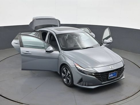 Certified 2021 Hyundai Elantra Limited FWD image 30