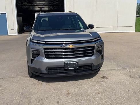 Used 2026 Chevrolet Traverse LT w/ Driver Confidence Package FWD image 3