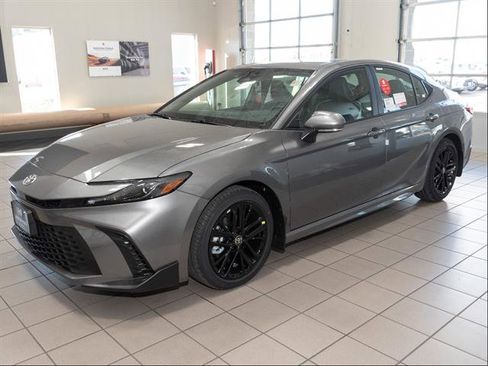 New 2026 Toyota Camry SE FWD image 4