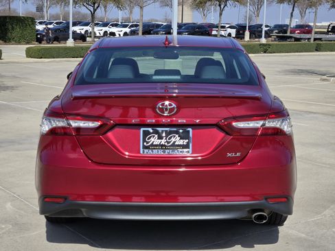 Used 2019 Toyota Camry XLE image 5