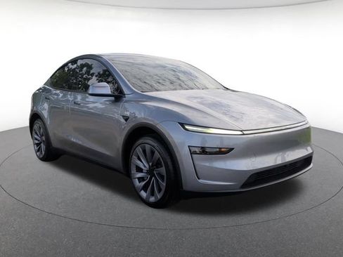 Used 2026 Tesla Model Y 2WD image 7