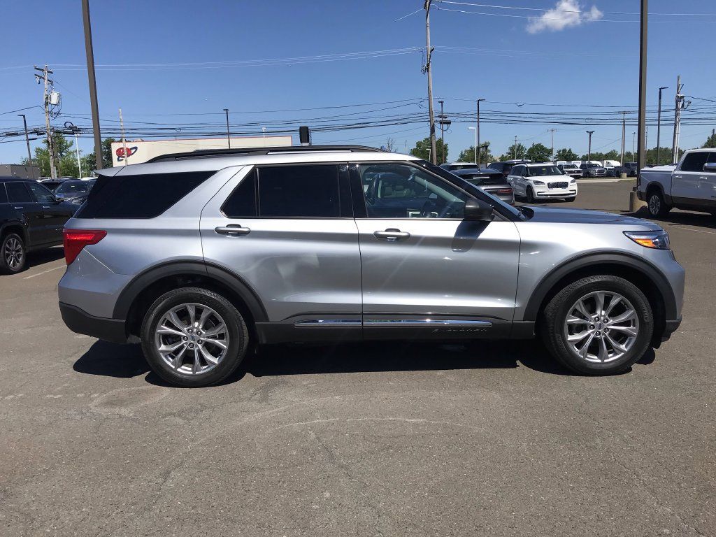 Used 2024 Ford Explorer XLT w/ Equipment Group 202A AWD/4WD image 6