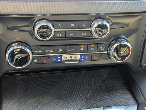 Used 2024 Ford F450 Platinum w/ FX4 Off-Road Package image 24