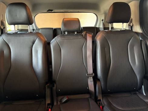 Used 2026 Kia Carnival FWD image 36