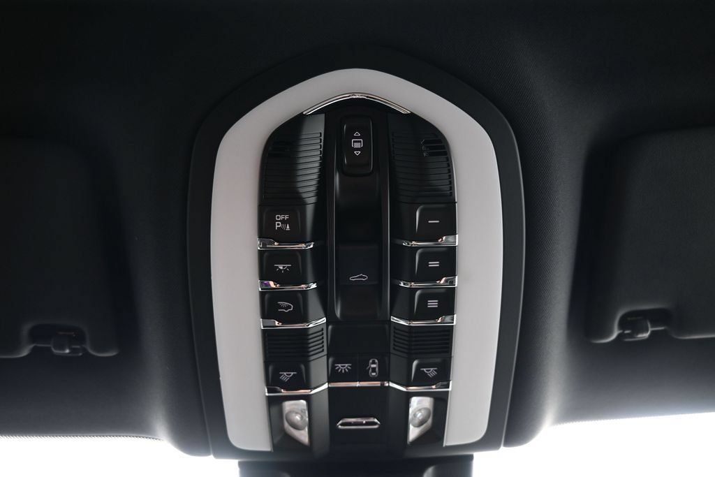 Certified 2026 Porsche Macan S AWD/4WD image 28