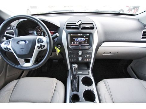 Used 2013 Ford Explorer XLT FWD image 9
