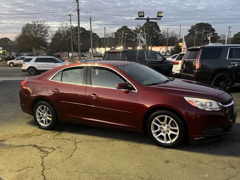 Used 2016 Chevrolet Malibu LT w/ Power Convenience Package image 3