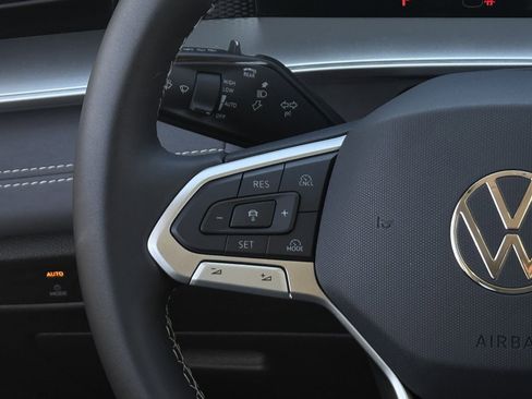 New 2026 Volkswagen Tiguan SE FWD image 16