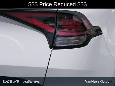 Used 2025 Kia Sportage LX FWD image 4