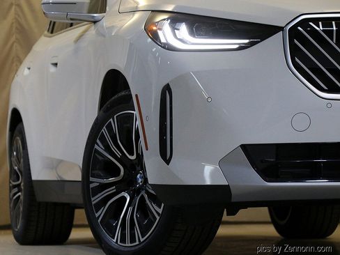 Used 2025 BMW X3 xDrive30i w/ Premium Package image 4