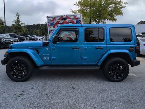 Used 2022 Jeep Wrangler Unlimited Sahara w/ Cold Weather Group AWD/4WD image 6