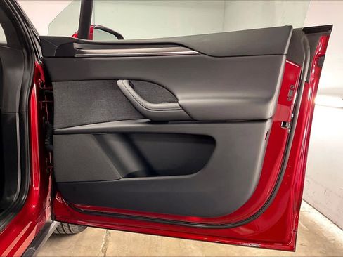 Used 2023 Tesla Model X image 25