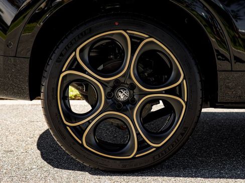 New 2025 Alfa Romeo Tonale Intensa image 10