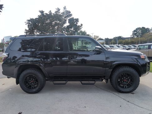 Certified 2024 Toyota 4Runner TRD Off-Road Premium w/ Moonroof Package image 11