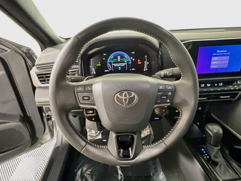 Used 2025 Toyota Camry SE FWD image 18