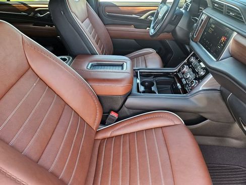 Used 2024 GMC Yukon Denali Ultimate AWD/4WD image 15
