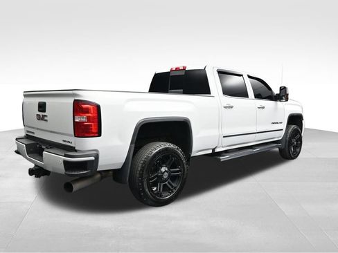Used 2019 GMC Sierra 2500 Denali w/ Suspension Package, Off-Road AWD/4WD image 5