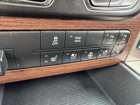 Used 2017 RAM 1500 Laramie w/ Convenience Group image 18