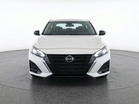 Used 2025 Nissan Altima 2.5 SV image 2