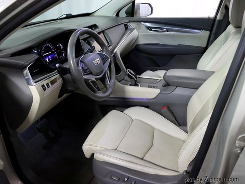 Used 2017 Cadillac XT5 Luxury image 12