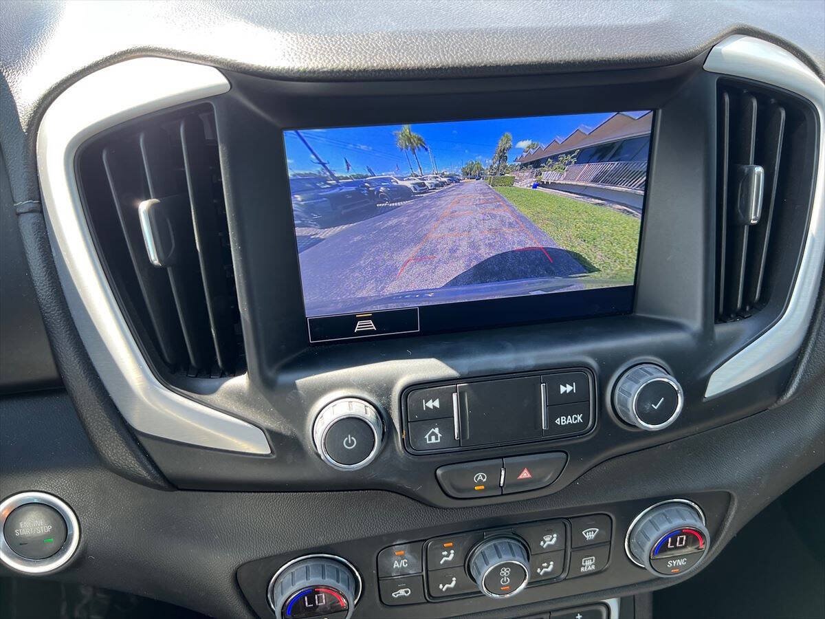 Used 2024 GMC Terrain SLT FWD image 13