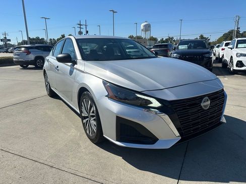 Used 2024 Nissan Altima 2.5 SV image 5