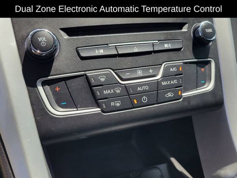 Used 2016 Ford Fusion SE FWD image 26