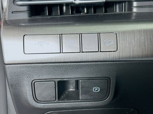 Used 2025 Hyundai Kona SEL image 17