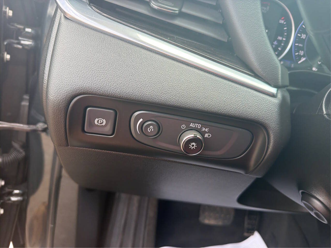 Used 2020 Buick Enclave Avenir w/ Avenir Technology Package AWD/4WD image 16