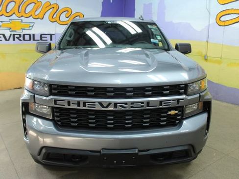 Used 2019 Chevrolet Silverado 1500 Custom w/ Custom Value Package AWD/4WD image 3