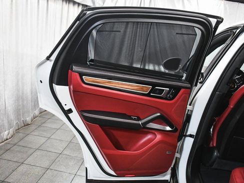 Used 2023 Porsche Cayenne Turbo S image 13