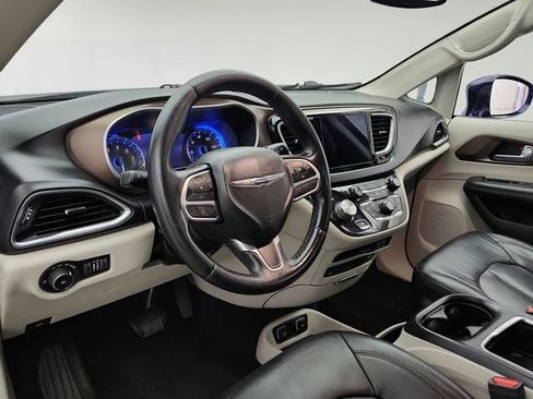 Used 2018 Chrysler Pacifica Touring-L Plus FWD image 9