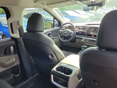 New 2026 Kia Carnival EX FWD image 13
