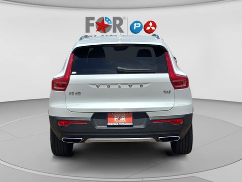 Used 2019 Volvo XC40 T4 Inscription FWD image 4