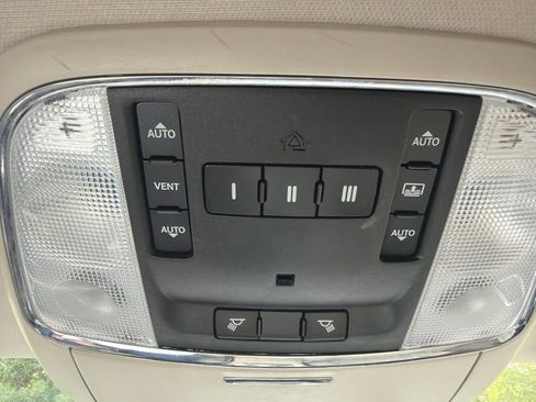 Used 2011 Jeep Grand Cherokee Laredo AWD/4WD image 19