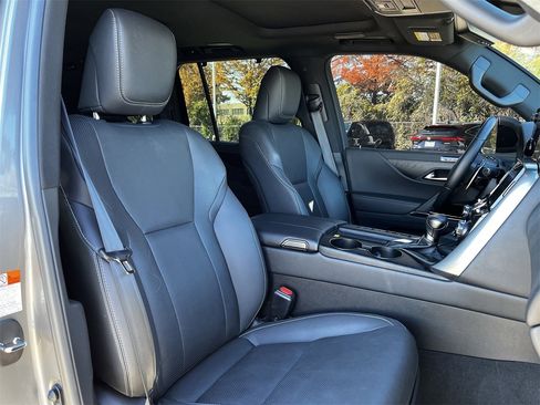 Used 2024 Lexus LX 600 4WD w/ Luxury Package image 25