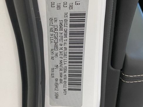 Used 2015 Jeep Grand Cherokee Overland w/ Advanced Technology Group image 23