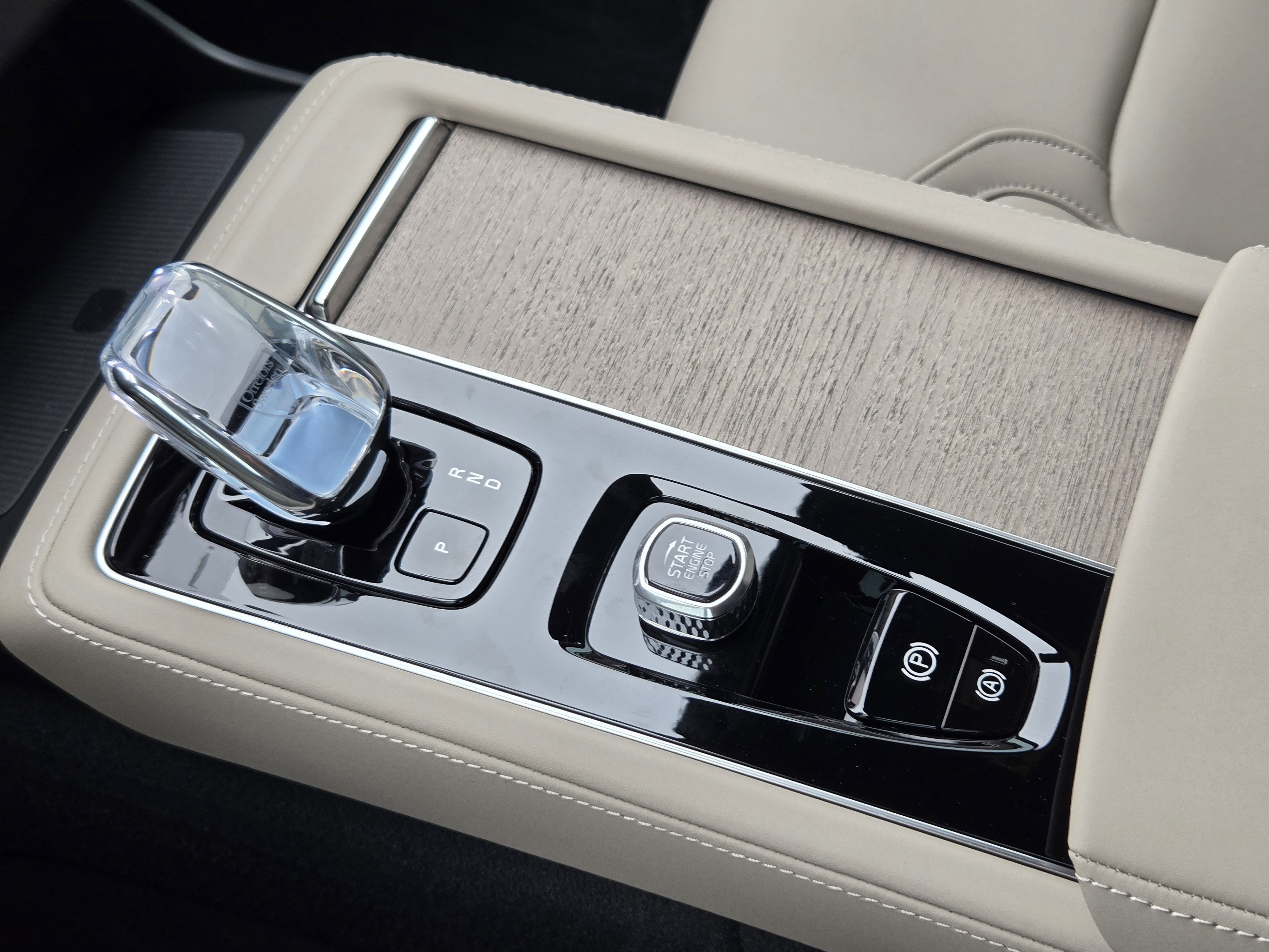 New 2026 Volvo XC90 T8 Plus AWD/4WD image 18